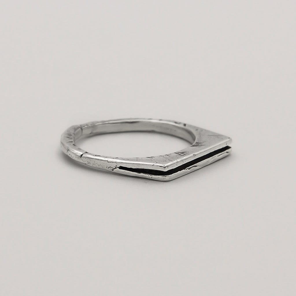 Pure Line Ring