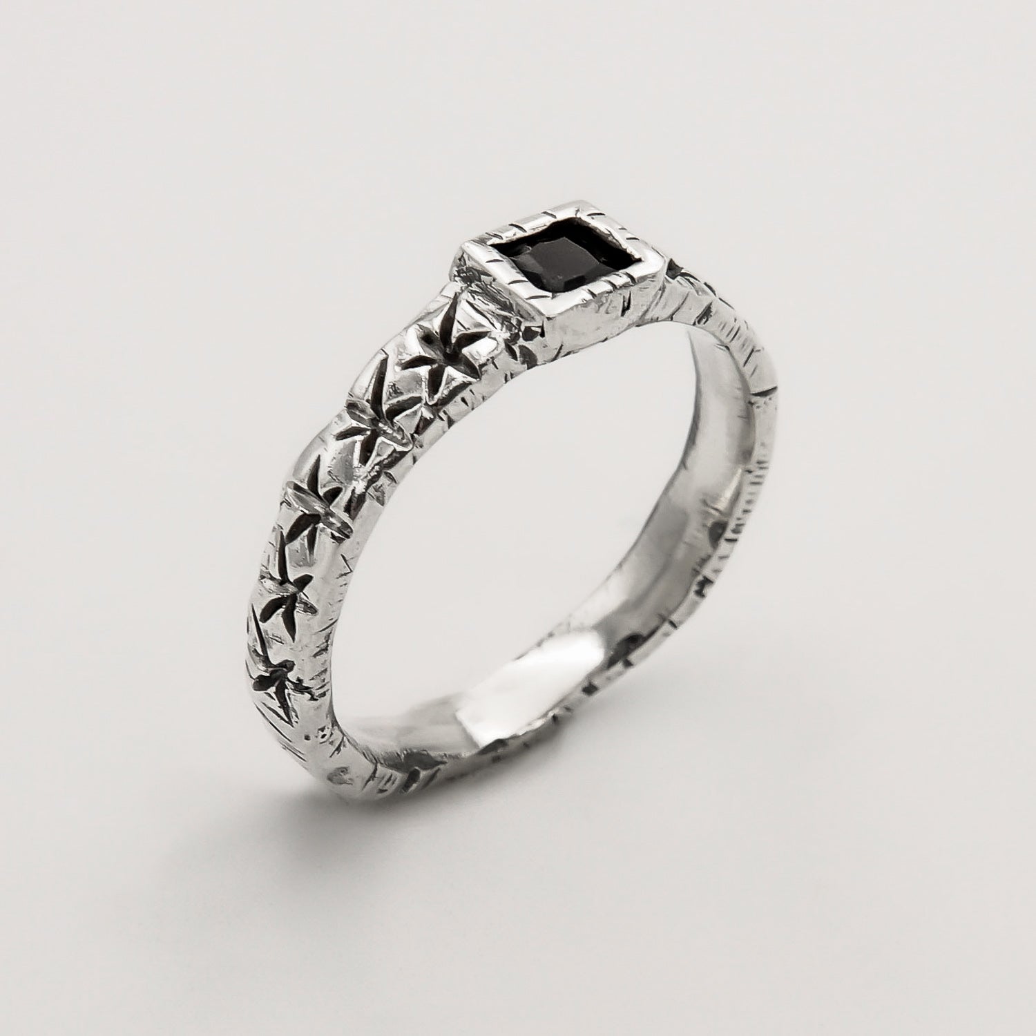 Star Line Onyx Ring